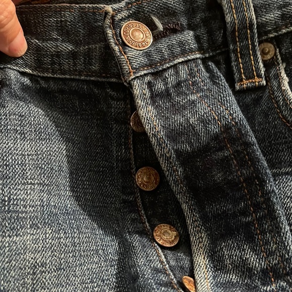 Levi’s Denim Cut Off Button Fly Shorts - Picture 3 of 4